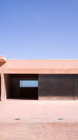 Álvaro Siza Vieira and Álvaro Fonseca Unveil the Minimalist Precision of Colien House