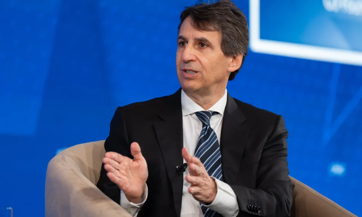 Apollo Global Management Nears Deal to Acquire Nearly 10% Stake in Abu Dhabi’s Mubadala Capital