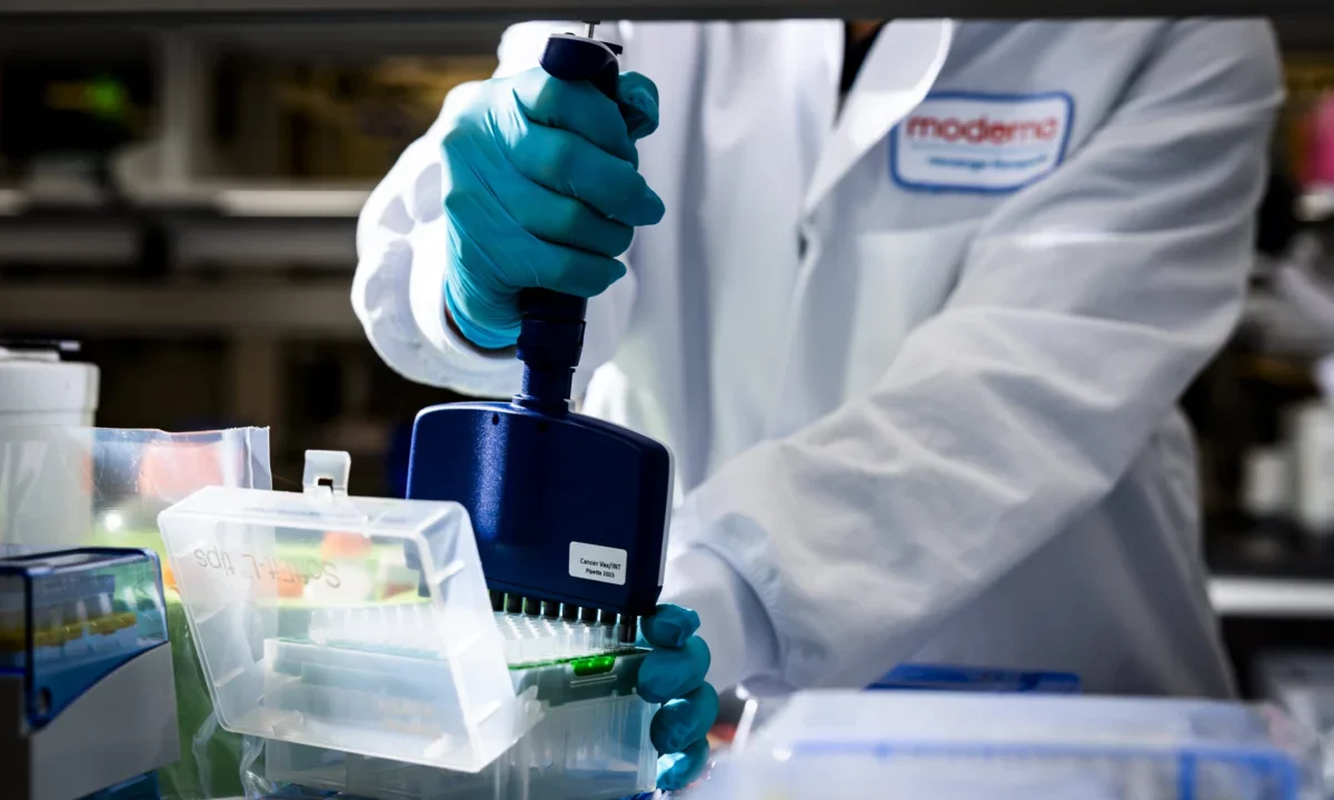 Biotech Sector Surges on AI, M&A, and Novel Drug Pipelines Despite Market Jitters