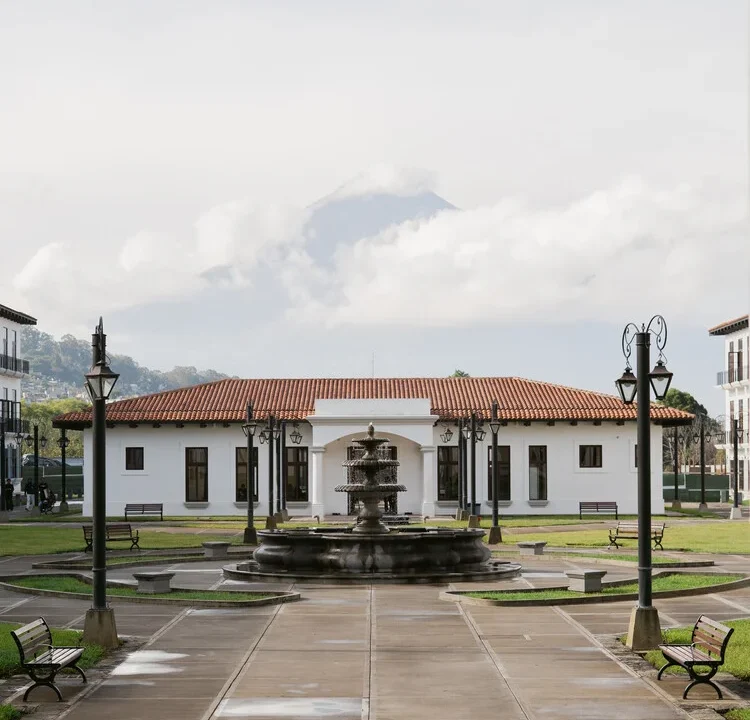 Bridging Heritage and Modernity: ATELIER Oficina de Arquitectura Unveils the UMG Campus in Antigua Guatemala