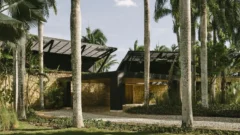 Estudio Mazara Unveils the Yakisugi House: A Tropical Residence Rooted in Material Authenticity and Landscape Dialogue