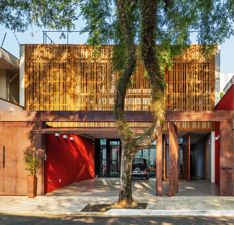 Eyes on the Street: Jane Jacobs’ Concept and Contemporary Residential Architecture in Brazil