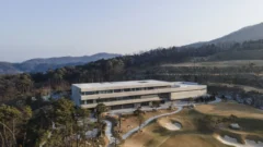 LJL Architects Unveils the Creasvalley CC Clubhouse: A Meditation on Landscape, Time, and Architecture
