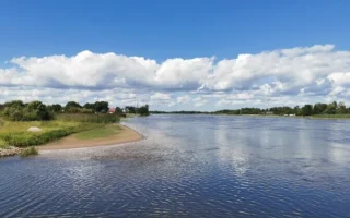 Uncertainty Looms Over Narva River Ferry Service as Vessel Regulatory Dispute Threatens Future Operations