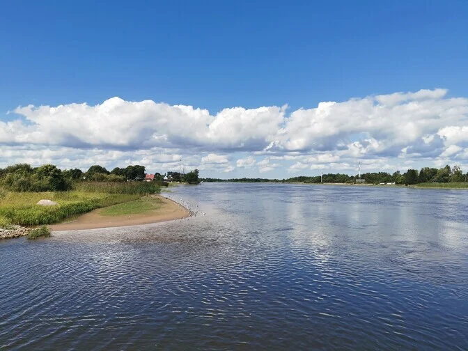 Uncertainty Looms Over Narva River Ferry Service as Vessel Regulatory Dispute Threatens Future Operations